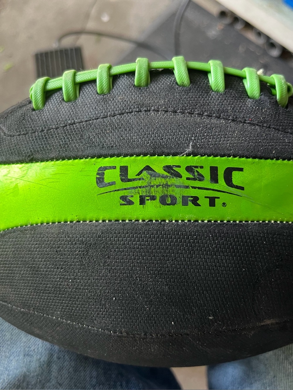 Nerf Pro Grip Football - Classic Foam Ball f
